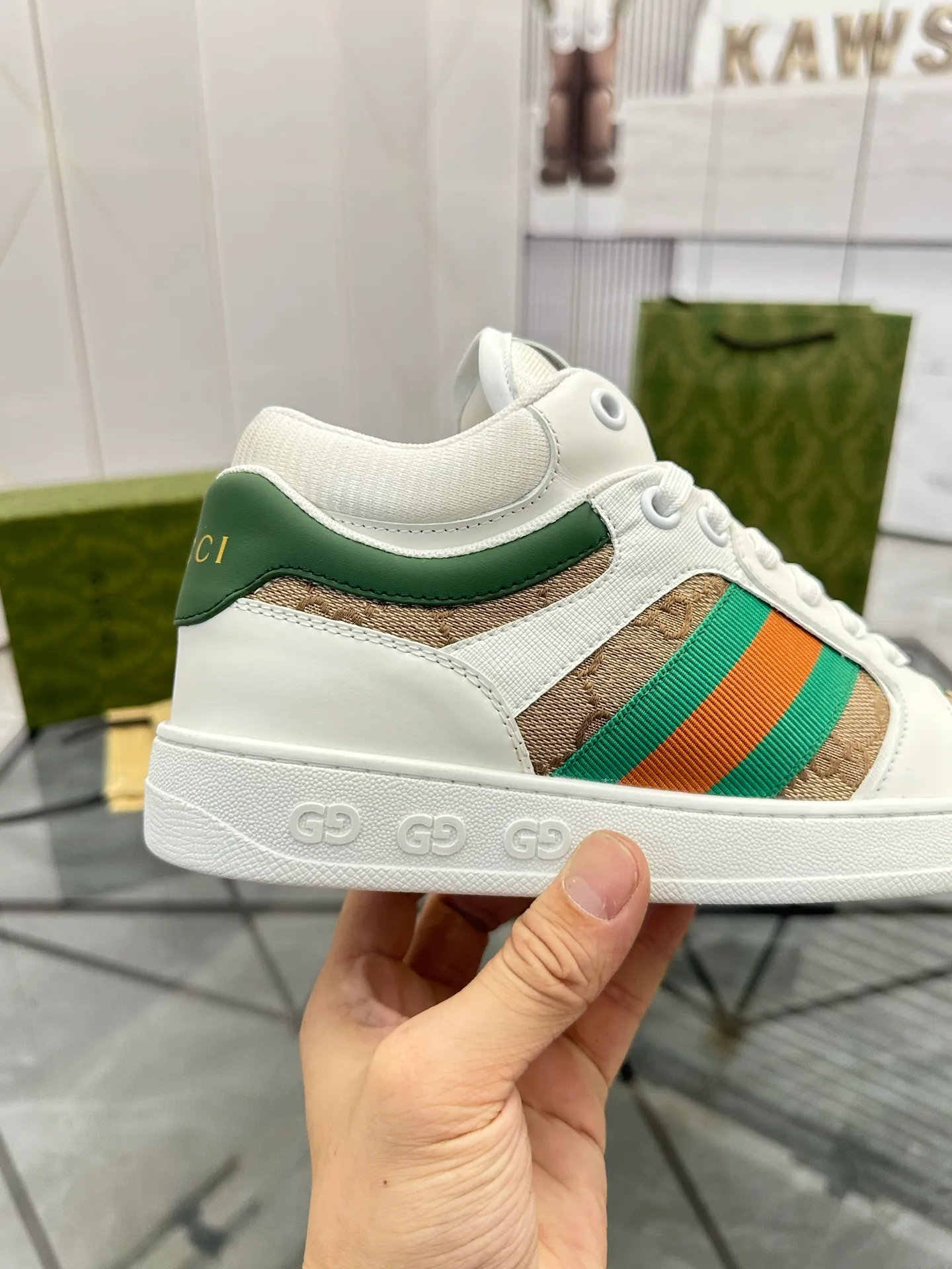 Selling men's shoes 💰: 💰P560¥ Top quality Product trademark: Gucci* "Gucci*" low-top casual shoes Regular size: 38-44 (can be customized to 45.46.) Product material: imported first-layer cowhide leather upper, breathable lining, original outsole. No.: 004